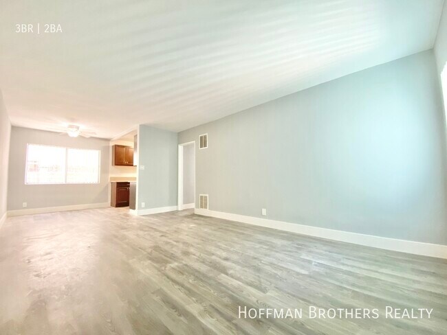 Photo - 3105 S Durango Ave Unidad 4