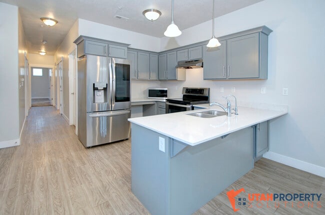 Building Photo - 34 W Silver Springs Dr