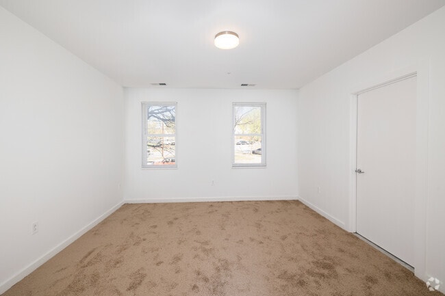 2BR, 2BA - 1062SF - Primary Bedroom
