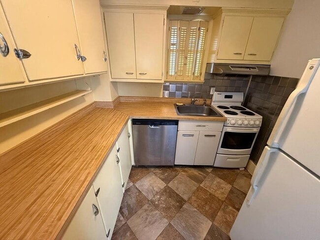 Photo - 116 W 2nd St