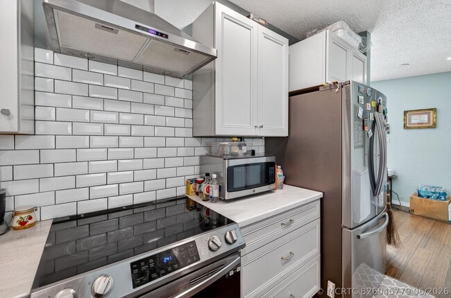 300 SW 25th Ave