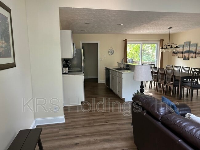 Photo - 2030 Hawksbill Rd