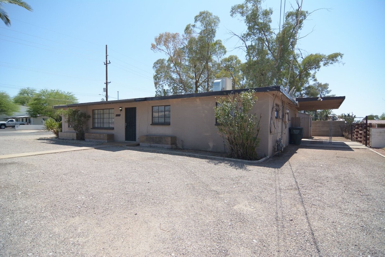 Charming 3 Bedroom 2 Bath House Plus Bonus... - Charming 3 Bedroom 2 Bath House Plus Bonus...