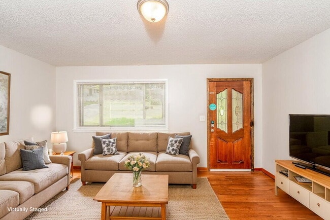 Photo - 1124 Little John Ln
