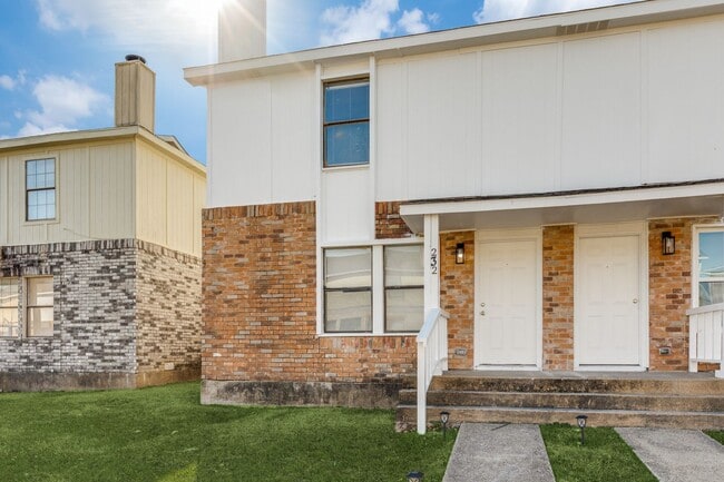 Building Photo - 228-232 Alexandria St Duplex Unit 232 Alexandria St