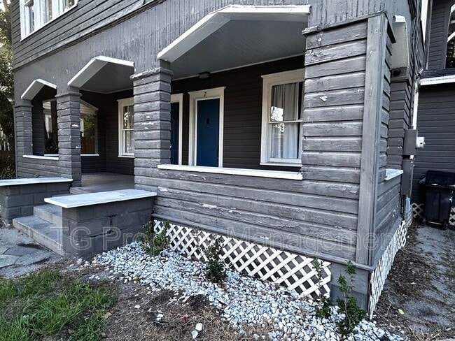 Photo - 2561 Rosselle St