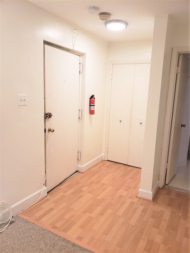 Photo - 333 2nd St NE