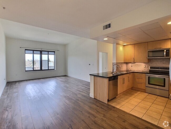 Building Photo - Top-Floor Sunset Facing 2 Bedroom Condo Fo... Unit 4115