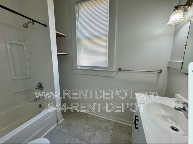 Photo - 1306 W Missouri St
