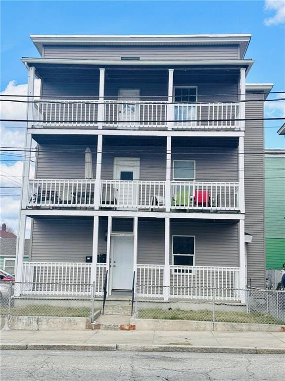 Building Photo - 518 Privilege St Unit 3