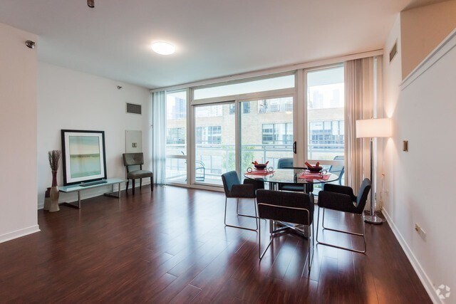 Building Photo - 757 N Orleans St Unit 702 Rental