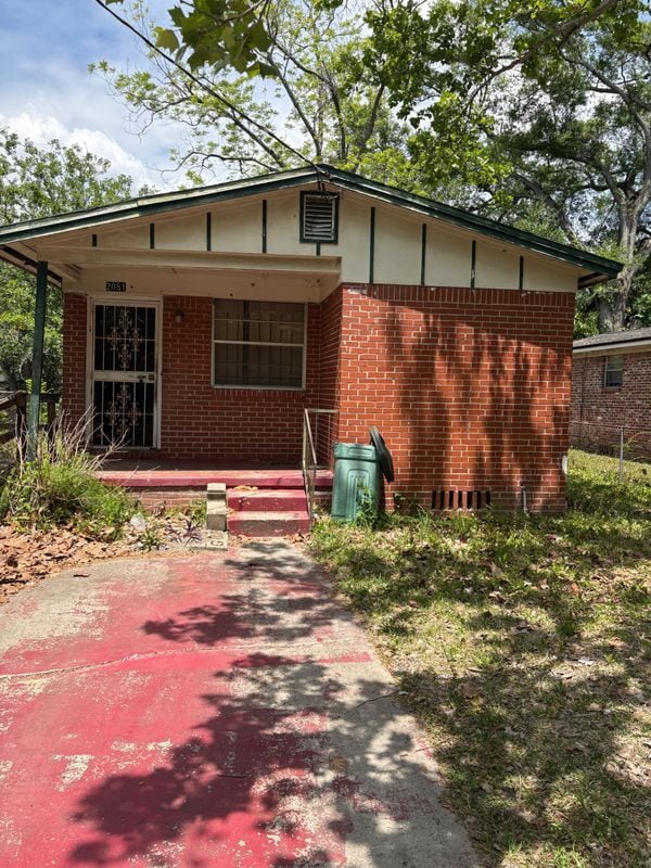 Photo - 2081 Baldwin St