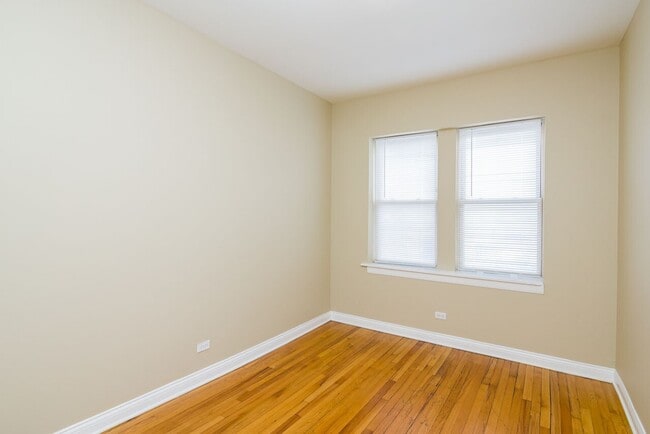 Photo - 2344 N Kenneth Ave Unidad 3E