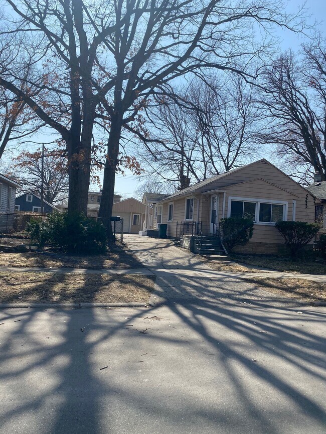 Photo - 1620 Channing St