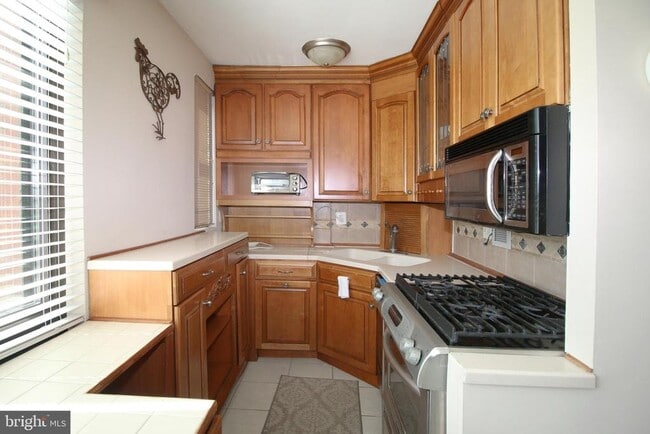 Building Photo - 1021 Arlington Blvd Unit 222 Rental
