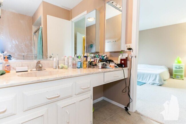 Photo - 3 bedroom in Chicago IL 60610 Unit 311