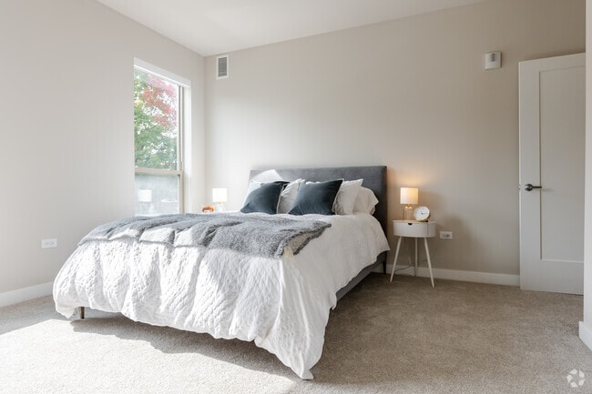 2BR, 2BA - First Bedroom - Dash Downers Grove