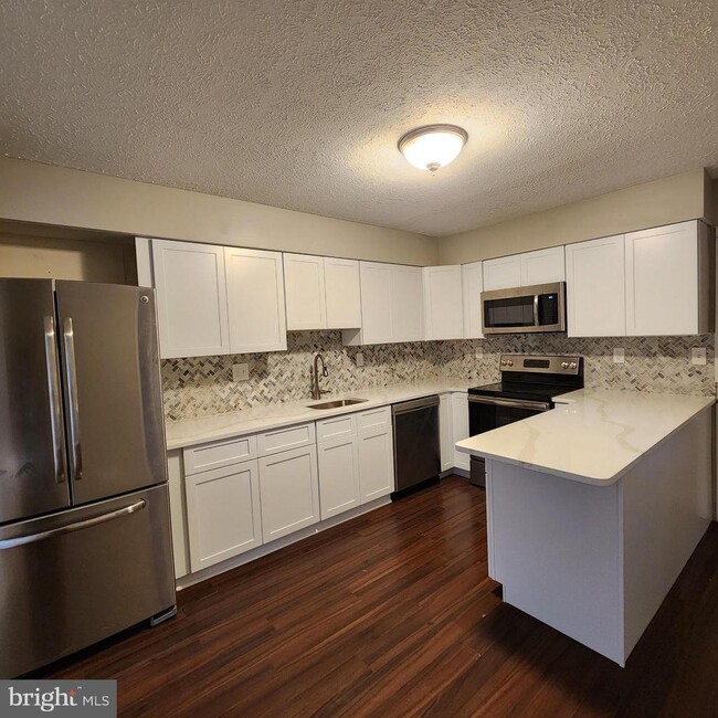 Photo - 201 Williamsburg Ct