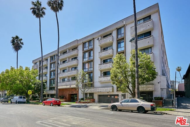 Building Photo - 533 S St Andrews Pl Unit 321
