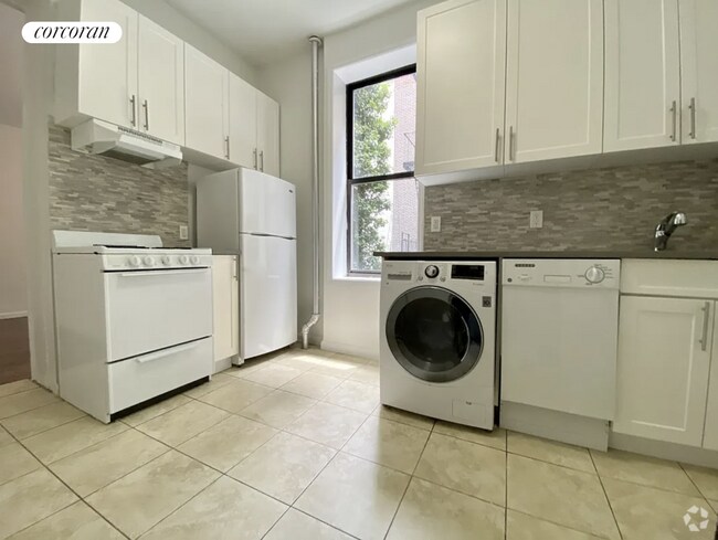 Building Photo - 215 E 4th St Rental