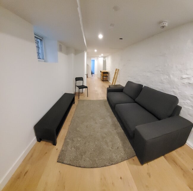Photo - 103 Campbell Av Unit Basement apartment