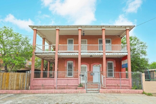 Building Photo - 1517 Garcia St