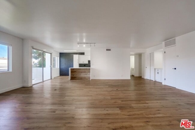 Photo - 435 N Oakhurst Dr Unidad 701