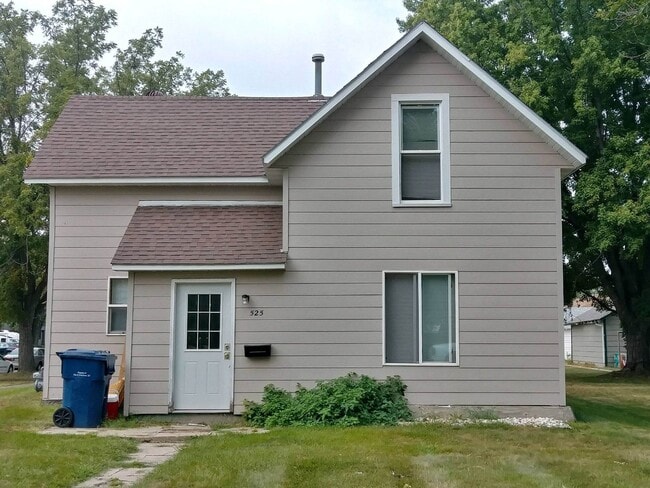 Building Photo - 525 2nd St SE Unit 525UP