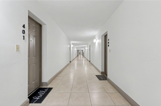 Photo - 701 NW 19th St Unidad 401