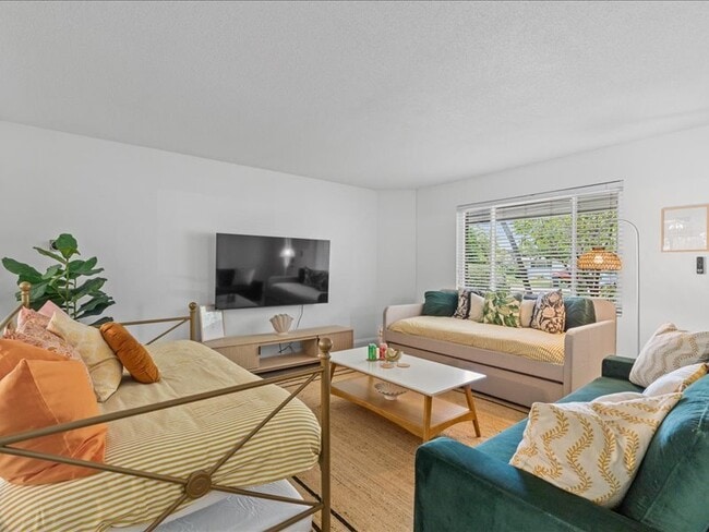 Photo - 460 Magellan Dr