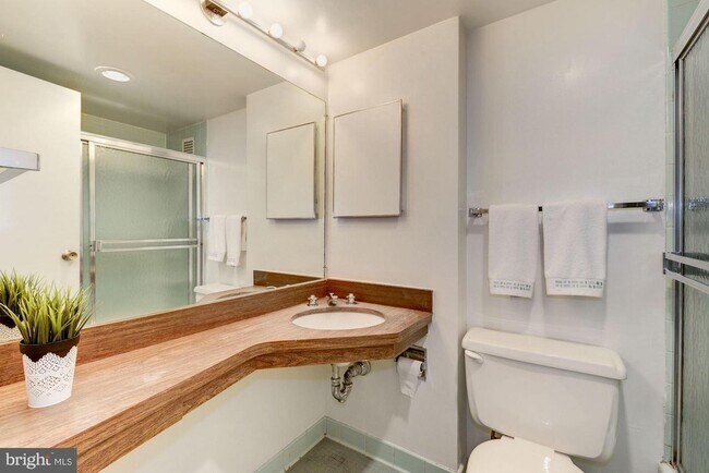 Photo - 950 25th St NW Unit 710 N