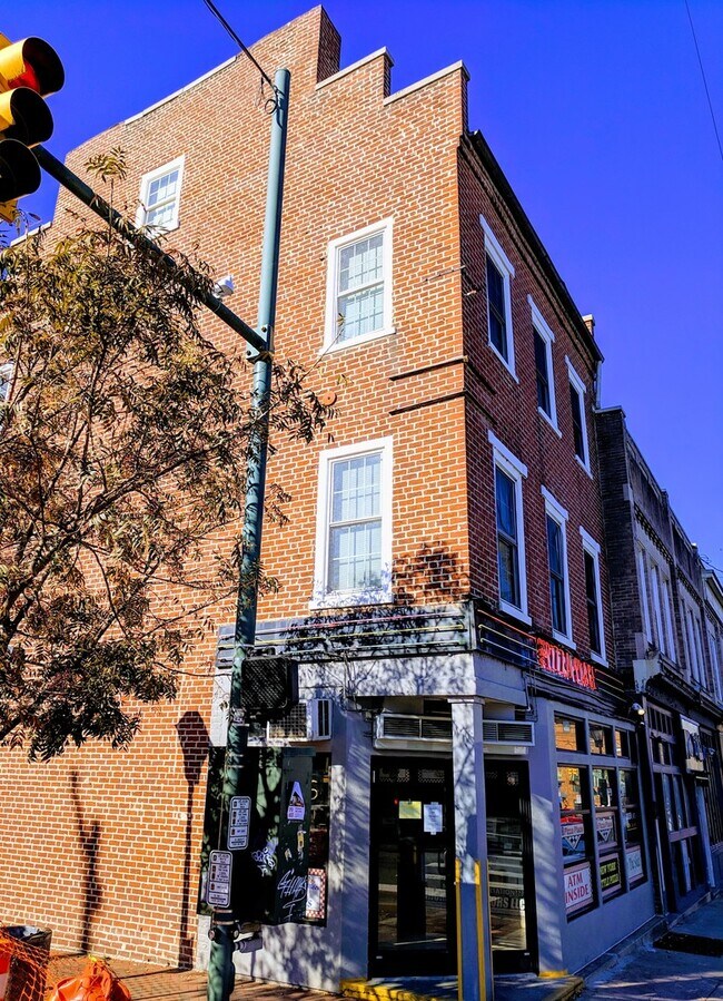 Building Photo - 1731 E Main St Unit Apt. 02