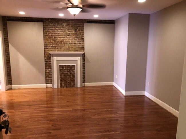 Photo - 111 N Spring St