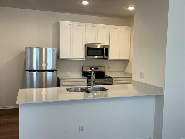 Photo - 300 Aaran Way