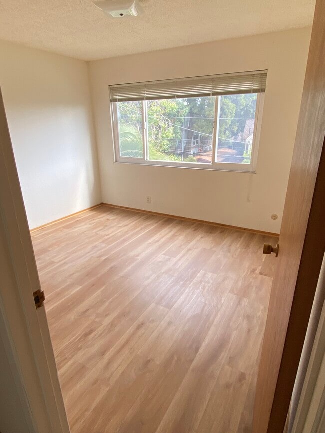 Photo - 1588 Henry St