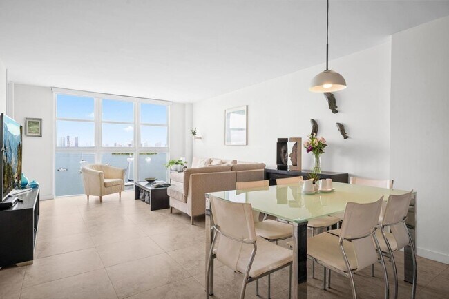 Building Photo - 1228 West Ave