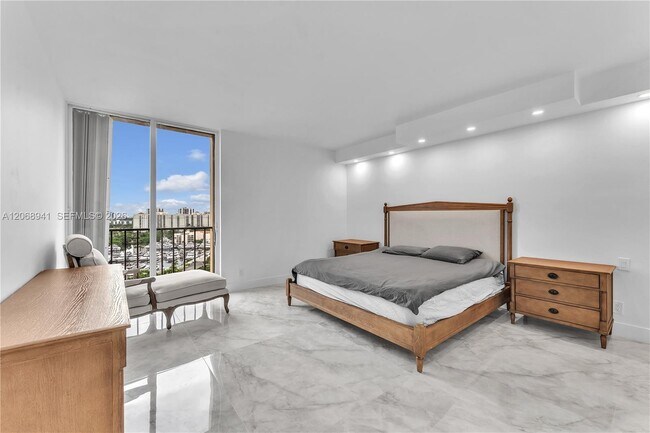 19355 Turnberry Way Unit 14D