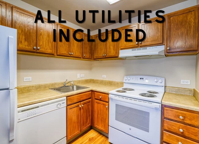 Building Photo - Pinewood Lodge