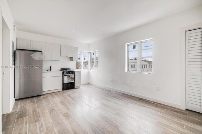 Photo - 572 NE 67th St Unidad 3