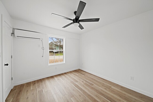 Photo - 807 Cullen Blvd