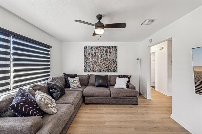 Photo - 2000 57th St N