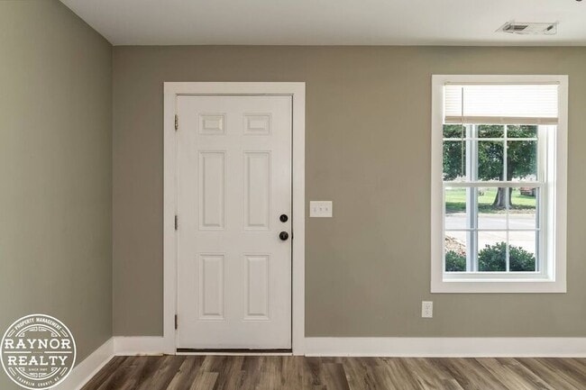 Photo - 618 E Pine Ave