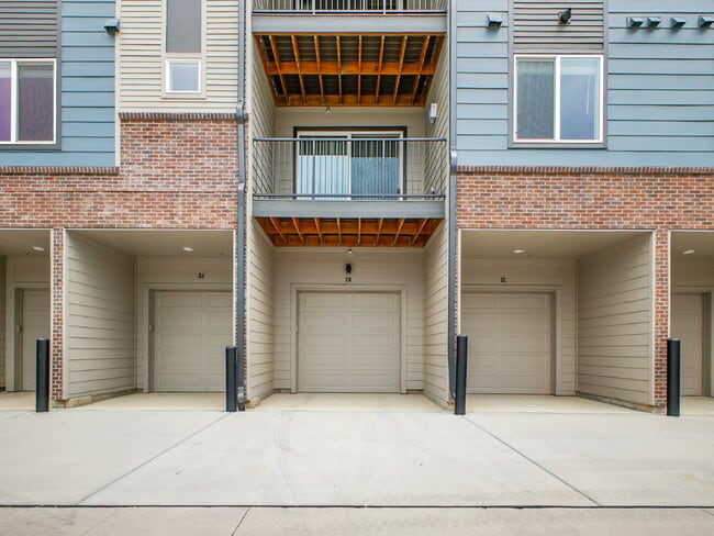 Building Photo - $2,195 - 2 Bed, 2 Bath Condo in Broomfield... Unit #208