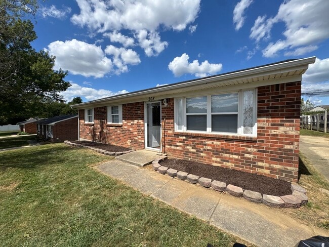 Building Photo - Beautiful 3 Bed, 1 Bath Convenient Location Mins From Hospital and Shopping