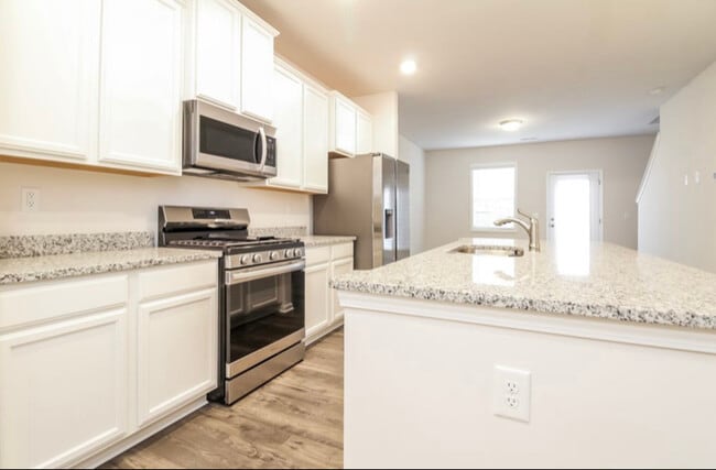 Photo - 107 Cedar Oak Ln