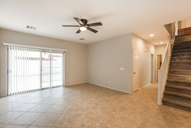 Photo - 1575 E Elgin St