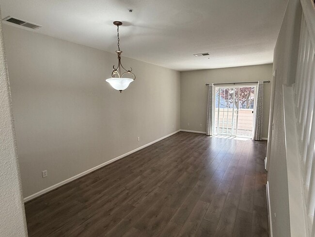 Photo - 2-Bedroom Martinez Townhome Near The Village Oaks Shopping Plaza