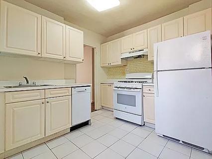 Photo - 5620 Netherland Ave