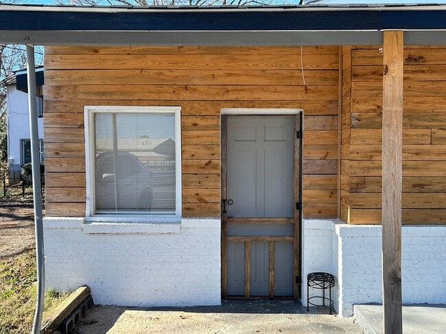 Building Photo - Barry- 1330 Unit A