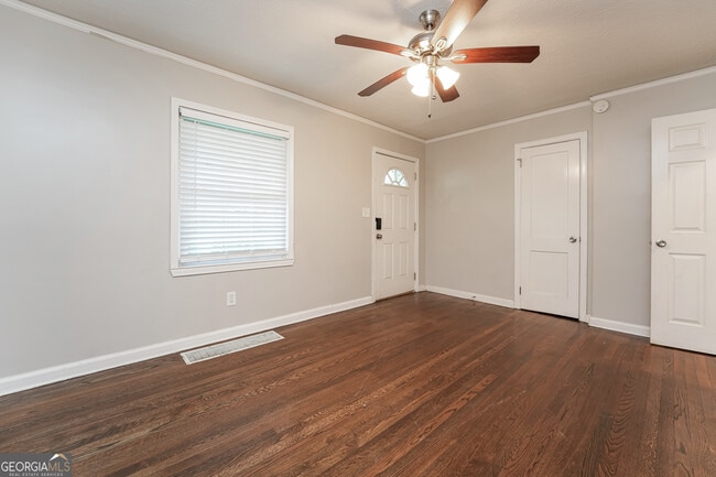 Photo - 4554 Mitchell St